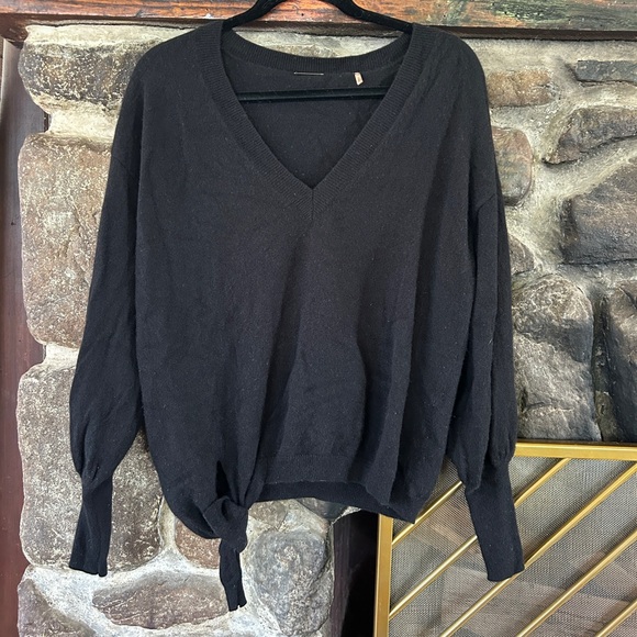 EUC Elie Tahari Black Cashmere & Merino Wool Blend Tie Sweater, Size M - Picture 1 of 6